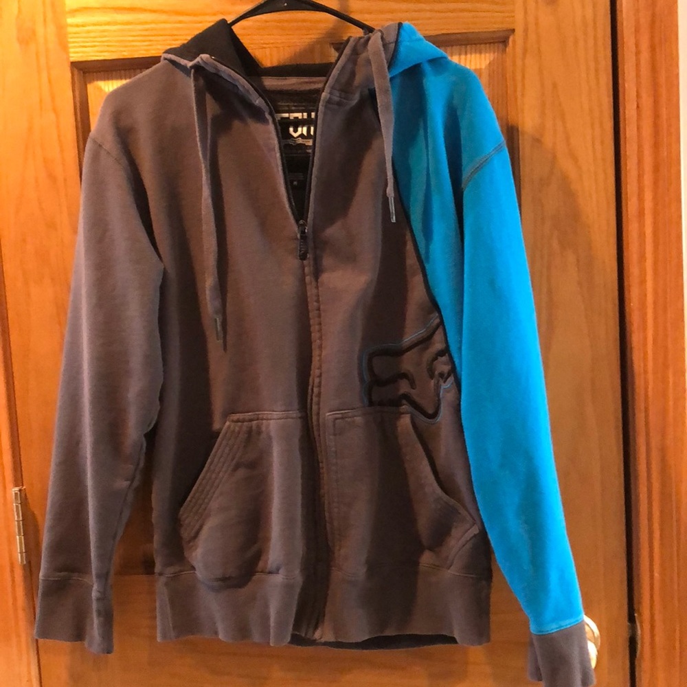 Men’s Medium Blue and gray fox sweatshirt 🦊